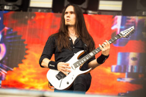 Kiko Loureiro extends his absence from Megadeth